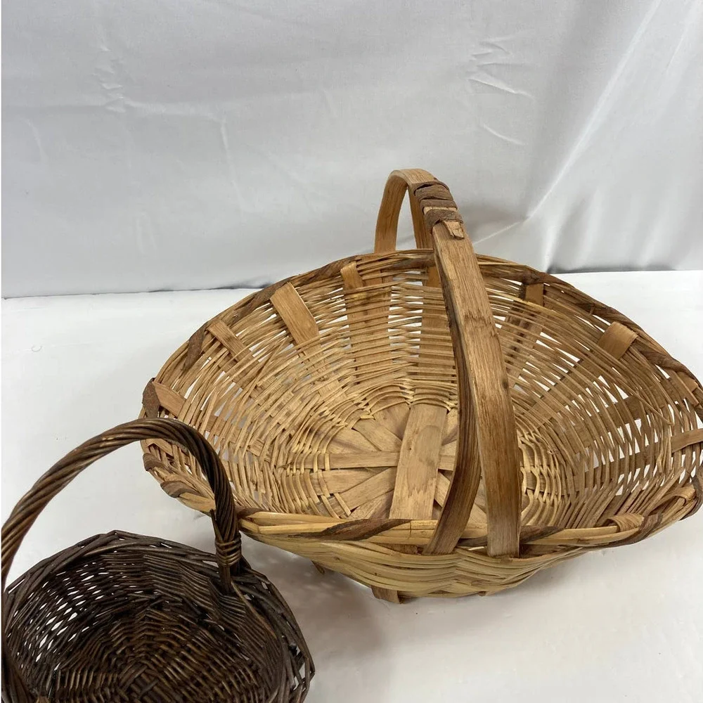Set of 2 wicker baskets with handles